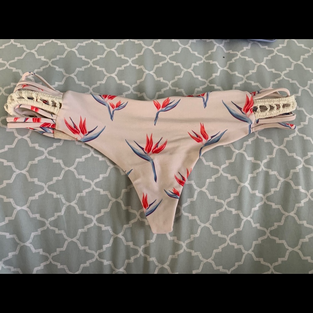 Acacia bottoms